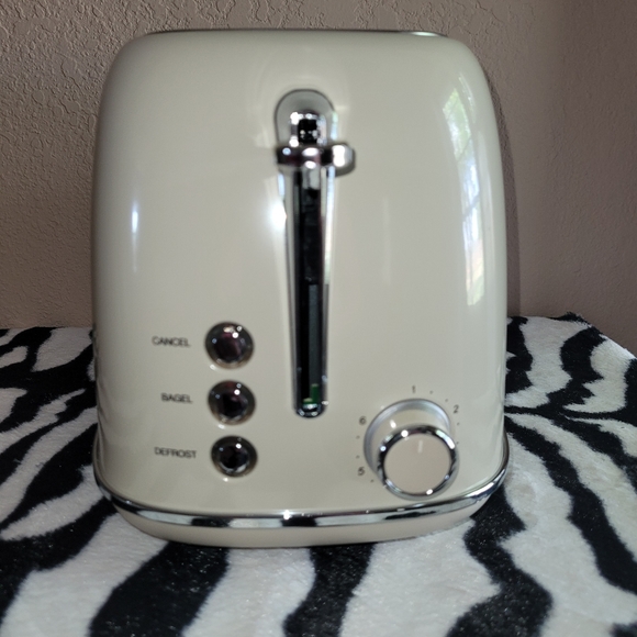 NIB Retro 2 slice toaster - Picture 4 of 5